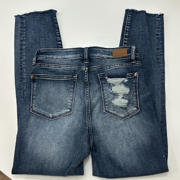 Judy Blue High-Rise Raw Hem Relaxed Fit Jean Sz 3/26 Item# BA - Picture 6 of 8